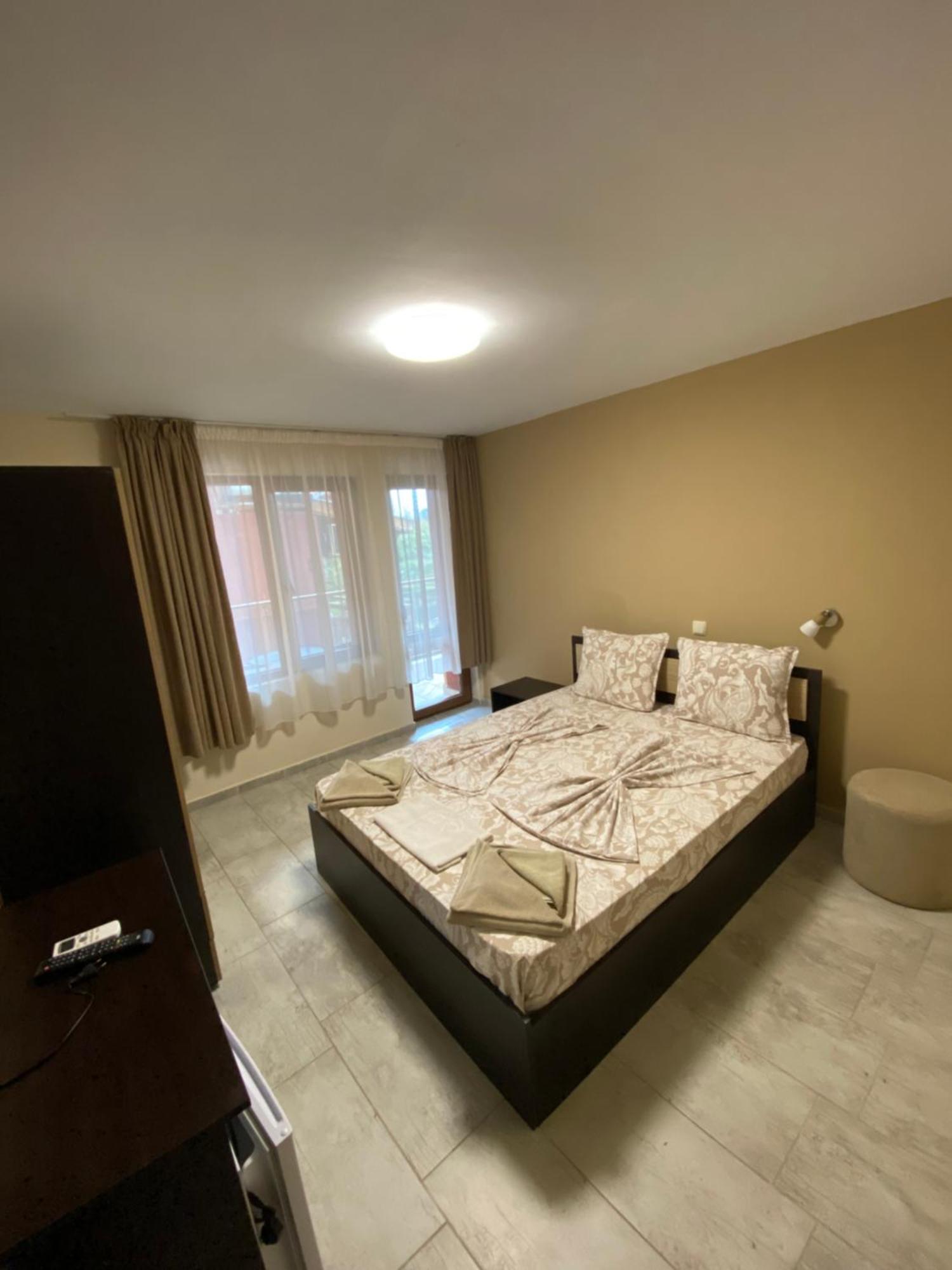 Guest Rooms Wild Duck Ezerets Buitenkant foto