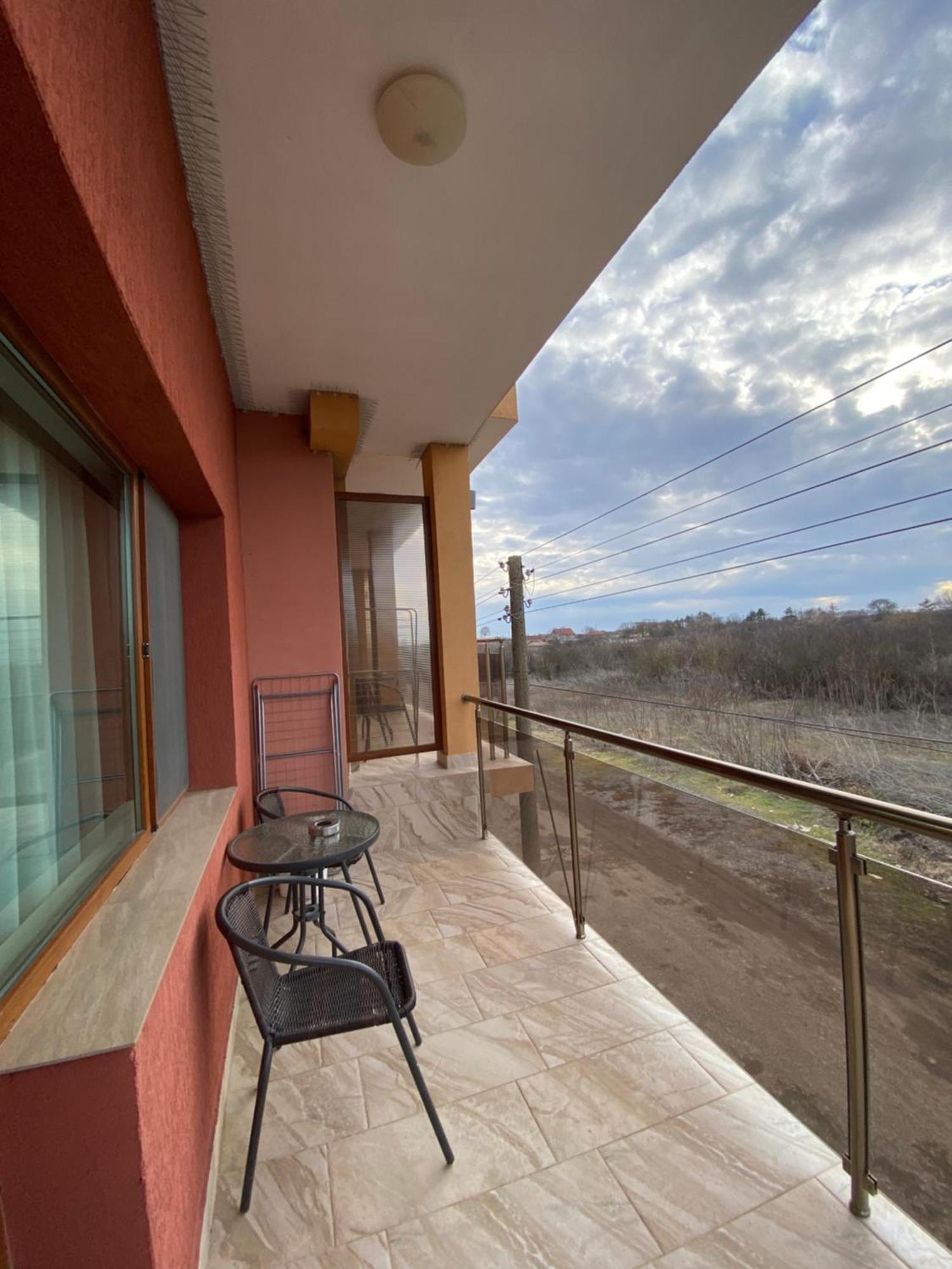 Guest Rooms Wild Duck Ezerets Buitenkant foto