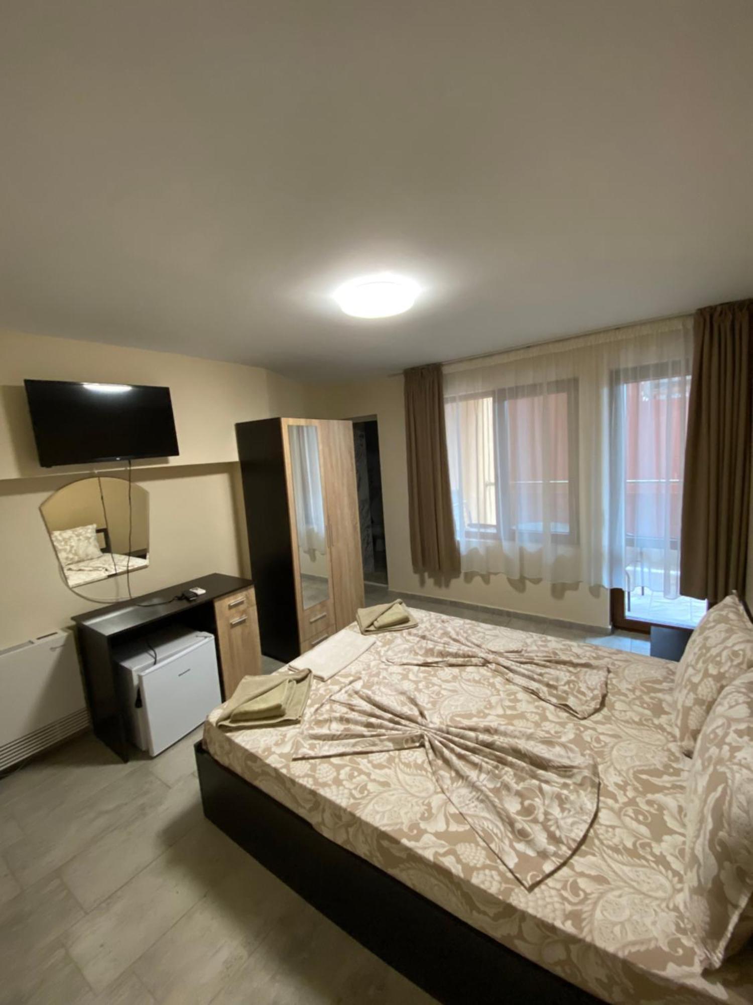 Guest Rooms Wild Duck Ezerets Buitenkant foto